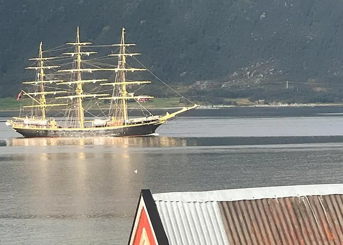 Feriehus The Lighthouse Keepers House Krokelvdalen